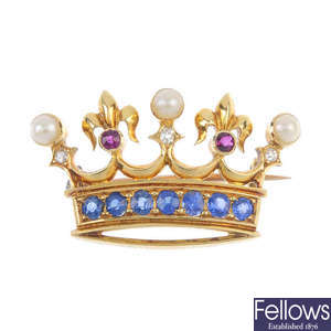 An early 20th century 15ct gold gem-set crown brooch.