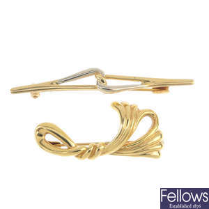 Two 18ct gold brooches.