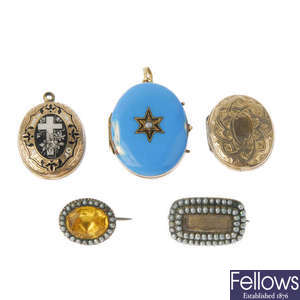 Four items of late 19th century jewellery.