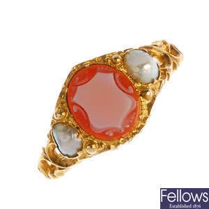 A 15ct gold cameo and split pearl ring. 
