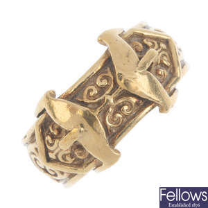 A gentleman's 9ct gold buckle ring.
