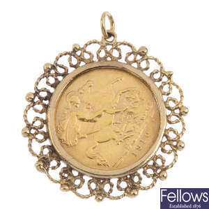 A 9ct gold half sovereign pendant.