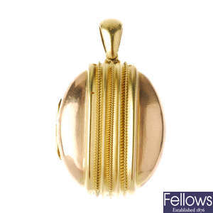 A late Victorian 9ct gold locket.