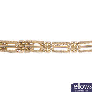 An early 20th century 9ct gold gate-link bracelet.
