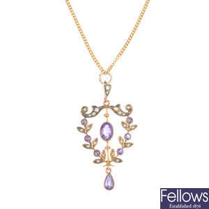 An Edwardian 9ct gold amethyst and split pearl pendant, with chain.