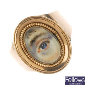A late Georgian gold mourning miniature portrait lover's-eye ring, circa 1800.