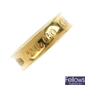 TIFFANY & CO. - an 18ct gold '1837' ring.