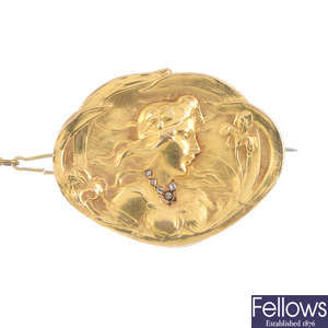 An Art Nouveau gold diamond brooch.