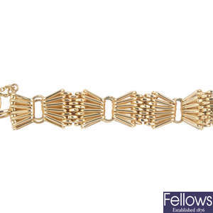A 9ct gold bracelet.