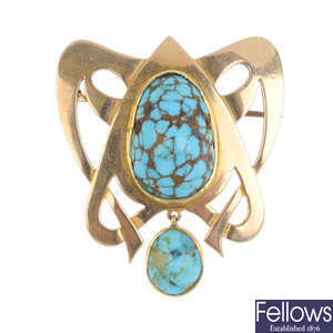 An early 20th century gold turquoise brooch, AF.
