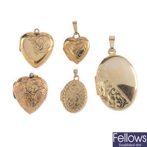 Seven lockets and a pendant, with chain.