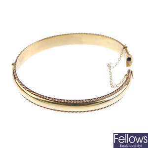 A 9ct gold neckalce and bangle.