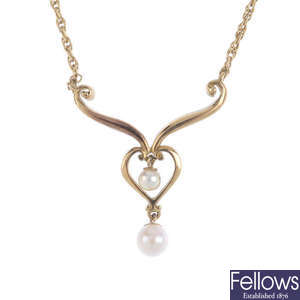 A set of 9ct gold cultured pearl jewellery.