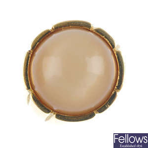 An 18ct gold cats-eye moonstone dress ring.