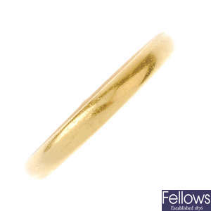 A mid 20th century 22ct gold band ring.