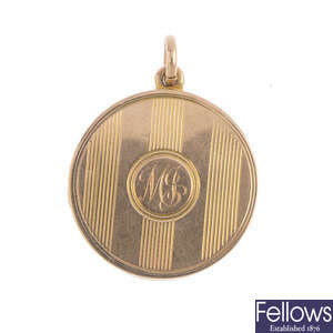 An early 20th century 15ct gold locket.