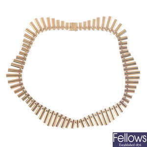 A 1960s 9ct gold fringe necklace