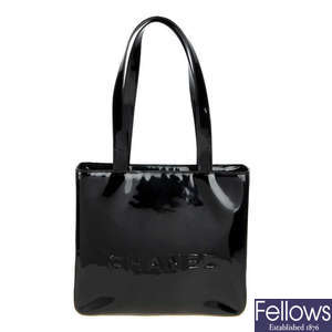CHANEL - an early 00s black patent handbag.
