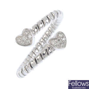 An 18ct gold diamond hearts crossover ring.
