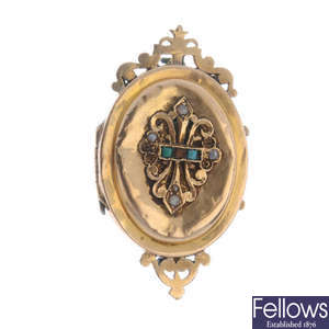 A late 19th century gold locket/brooch.