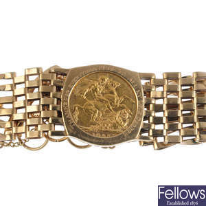 A sovereign 9ct gold bracelet.