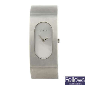 GUCCI - a lady's stainless steel 2400L bracelet watch.