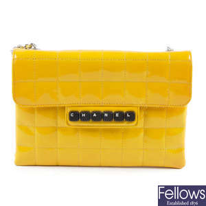 CHANEL - a patent yellow Piano handbag.