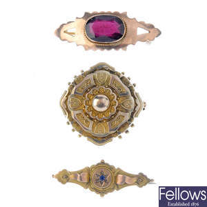 Three late Victorian brooches.
