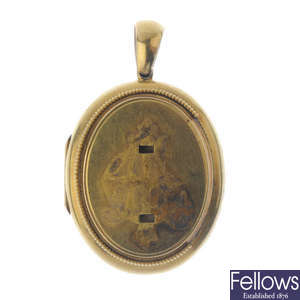 A late Victorian 18ct gold memorial locket.