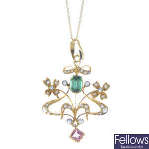 An Edwardian 15ct gold split pearl and tourmaline pendant, with later 9ct gold chain.