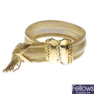 A 1950's 18ct gold bracelet.