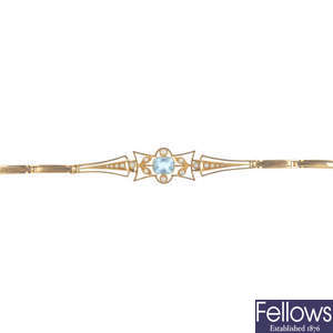 An early 20th century 15ct gold aquamarine and split pearl bracelet.