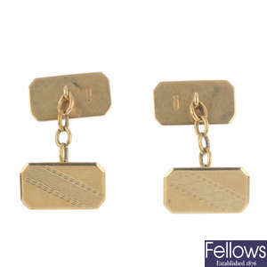 A pair of 1920s 9ct gold cufflinks.