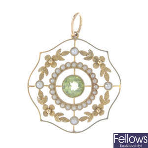 An early 20th century 15ct gold peridot and split-pearl pendant.