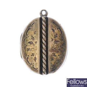 A late Victorian locket.