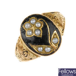 A mid Victorian 15ct gold enamel and split pearl ring.