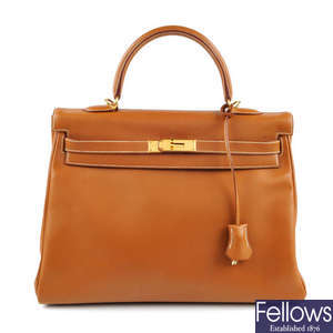 HERMES - a caramel Swift Kelly 35 handbag.