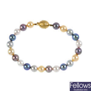 A cultured pearl bracelet, with 18ct gold diamond clasp.