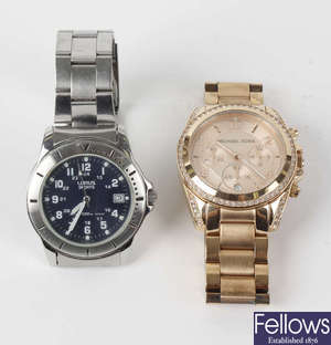 A bag of assorted watches, to include examples by Michael Kors and Boss. Approximately 100.