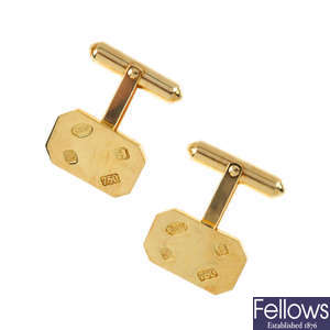 MAPPIN & WEBB - a pair of 18ct gold cufflinks.