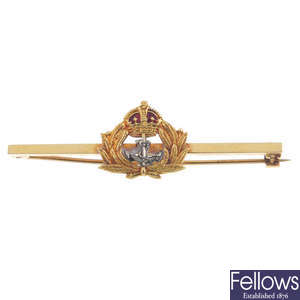 A 1960s 18ct gold military brooch.