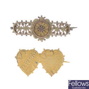 Two late Victorian 9ct gold brooches.