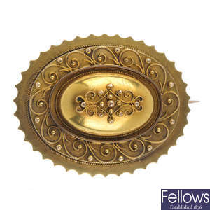 A late Victorian 15ct gold memorial brooch.