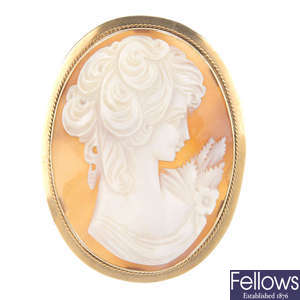 A 9ct gold cameo brooch. 