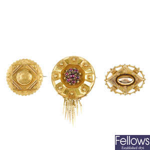 Three late Victorian memorial brooches.