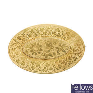 A late Victorian 15ct gold brooch.