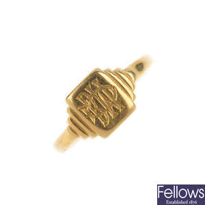A 1930s Art Deco 18ct gold signet ring.