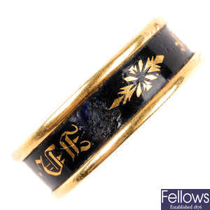 An early Victorian 18ct gold ring.