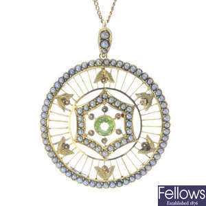 An early 20th century 15ct gold peridot and split pearl pendant, with chain.