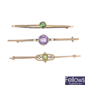 Four early 20th century 9ct gold gem-set brooches and two stickpins.